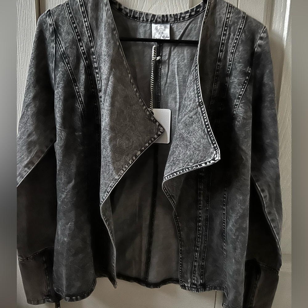 NWT Selfie Leslie black distressed fitted jean jacket.